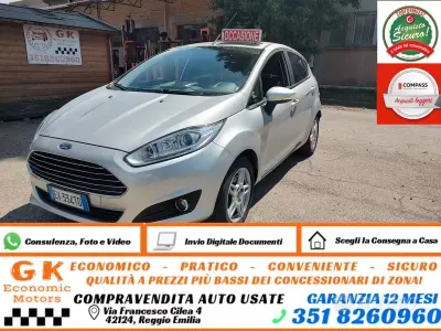 Usata Ford Fiesta Titanium 75 CV (55 kW) 2014 Grigio Utilitaria