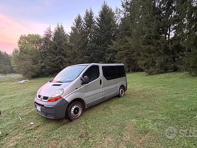Usata Renault Trafic 2004 Grigio Monovolume