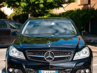 Usata Mercedes C200 136 CV (100 kW) 2011 Nero Station wagon