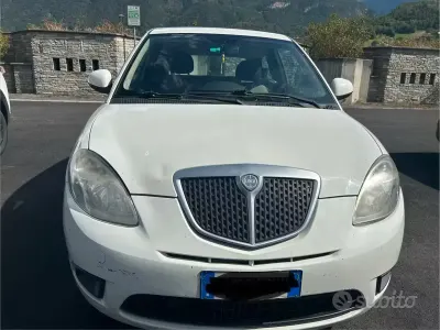 Usata Lancia Ypsilon 77 CV (56 kW) 2010 Bianco Utilitaria