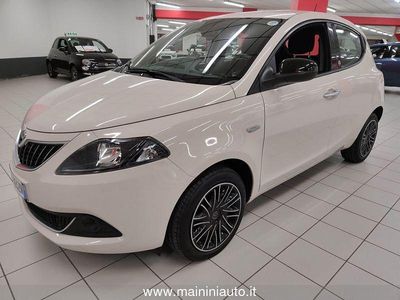 Usata Lancia Ypsilon Gold 69 CV (50 kW) 2021 Beige Utilitaria