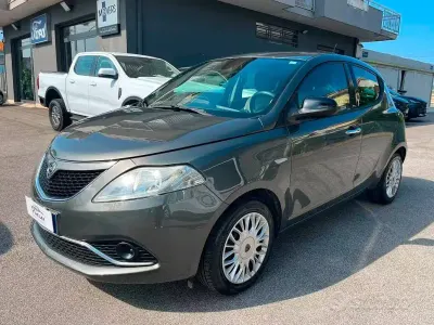 Usata Lancia Ypsilon Silver 85 CV (62 kW) 2016 Grigio Utilitaria
