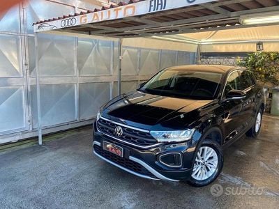 Usata VW T-Roc Life 110 CV (80 kW) 2023 Nero SUV