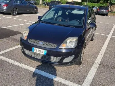 Usata Ford Fiesta Ghia 68 CV (50 kW) 2007 Utilitaria