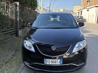 Usata Lancia Ypsilon Gold 69 CV (50 kW) 2016 Utilitaria