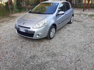 Usata Renault Clio III 75 CV (55 kW) 2010 Grigio Berlina