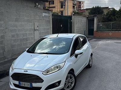 Usata Ford Fiesta 75 CV (55 kW) 2014 Bianco Utilitaria
