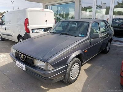 Usata Alfa Romeo 75 110 CV (80 kW) 1986 Grigio Berlina