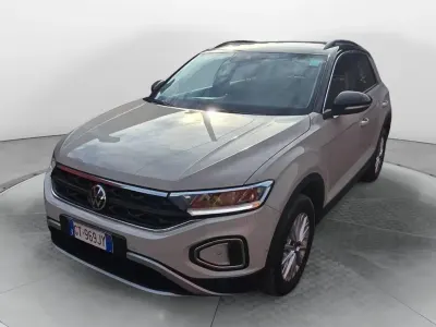 Usata VW T-Roc Life 150 CV (110 kW) 2024 Beige SUV