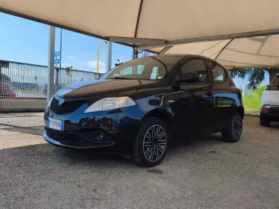 Usata Lancia Ypsilon 69 CV (50 kW) 2019 Nero Utilitaria