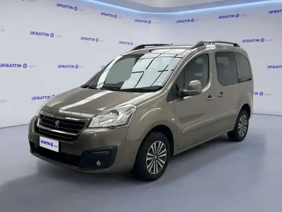 Usata Peugeot TePee Active 99 CV (72 kW) 2015 Tortora Furgone