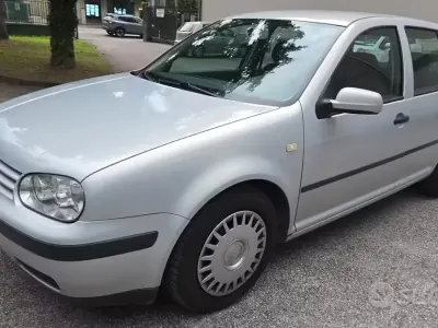 Usado VW Golf IV 75 CV (55 kW) 2001 Gris Berlina