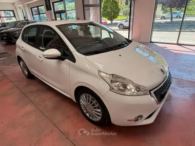 Usata Peugeot 208 68 CV (50 kW) 2013 Bianco Utilitaria