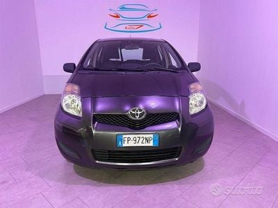 Usata Toyota Yaris 69 CV (50 kW) 2010 Grigio Utilitaria