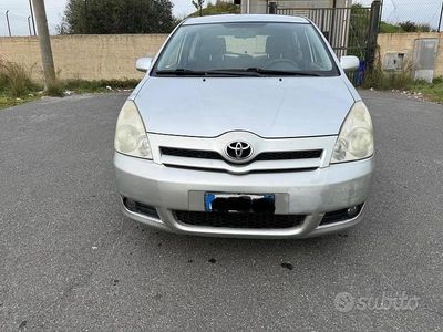 Usata Toyota Corolla Verso 136 CV (100 kW) 2006 Grigio Monovolume