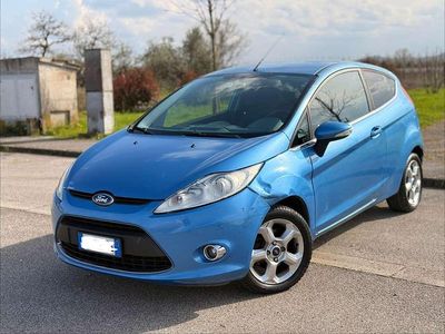 Usata Ford Fiesta Titanium 95 CV (69 kW) 2010 Blu/azzurro Utilitaria