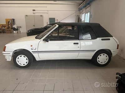 Usata Peugeot 205 54 CV (39 kW) 1990 Bianco Cabrio