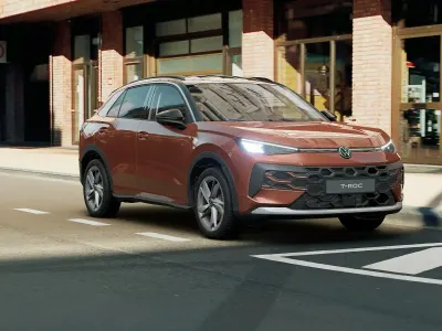 Nuova VW T-Roc Life 115 CV (84 kW) 2026 Flame red metallizzato nero SUV