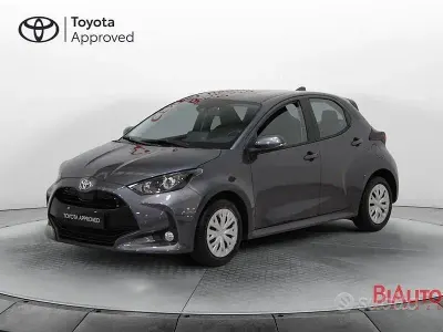 Usata Toyota Yaris Active 72 CV (52 kW) 2022 Grigio Utilitaria