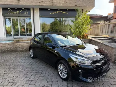 Usado Kia Rio 84 HP (61 kW) 2019 Preto Sedan