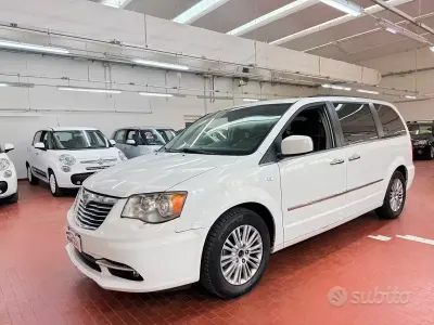 Usata Lancia Voyager Platinum 163 CV (119 kW) 2012 Bianco Monovolume