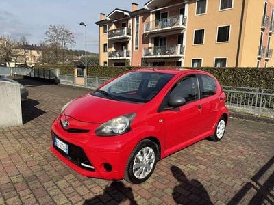 Usata Toyota Aygo 68 CV (50 kW) 2013 Rosso Utilitaria