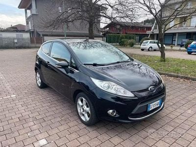 Usata Ford Fiesta 96 CV (70 kW) 2010 Nero Utilitaria