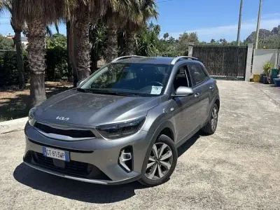 Usata Kia Stonic Urban 84 CV (61 kW) 2024 Grigio SUV