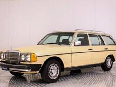 Usata Mercedes 300 90 CV (66 kW) 1979 Beige Station wagon