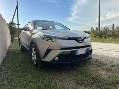 Usata Toyota C-HR Active 98 CV (72 kW) 2018 Grigio SUV