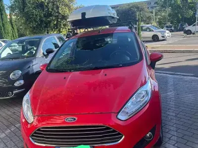 Usata Ford Fiesta Titanium 75 CV (55 kW) 2015 Rosso Utilitaria