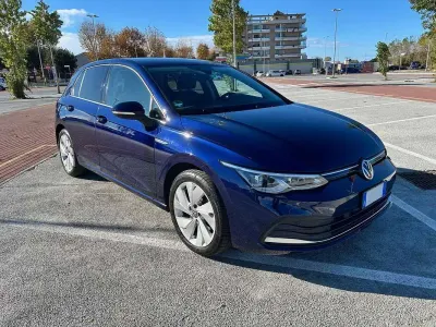 Second-hand VW Golf VII Edition 150 CP (110 kW) 2020 Albastru Berlinǎ