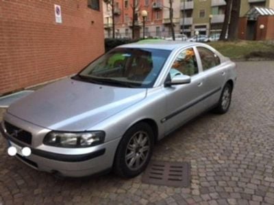 Usata Volvo S60 209 CV (153 kW) 2003 Argento Berlina
