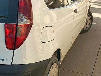 Usata Fiat Punto 69 CV (50 kW) 2009 Bianco Utilitaria