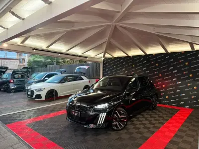 Usata Peugeot 208 GT 101 CV (74 kW) 2025 Nero Utilitaria