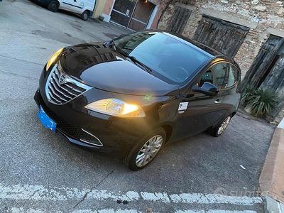 Usata Lancia Ypsilon 69 CV (50 kW) 2014 Nero Utilitaria