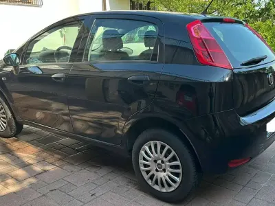 Usata Fiat Punto Lounge 69 CV (50 kW) 2018 Nero Utilitaria