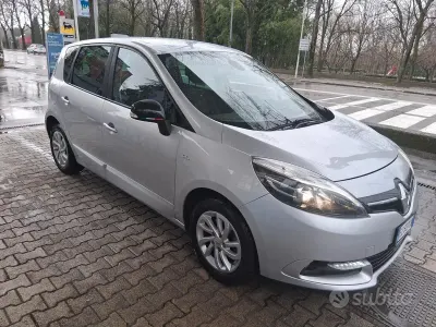 Usata Renault Scénic III XMOD 110 CV (80 kW) 2015 Grigio Monovolume