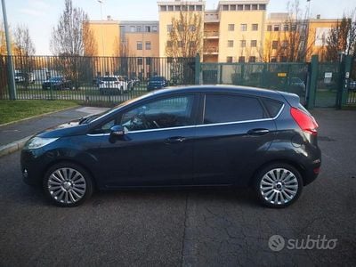 Usata Ford Fiesta Titanium 82 CV (60 kW) 2009 Grigio Utilitaria
