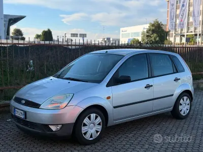 Second-hand Ford Fiesta Ambiente 75 CP (55 kW) 2004 Gri Hatchback