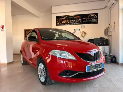 Usata Lancia Ypsilon Gold 69 CV (50 kW) 2017 Rosso Utilitaria