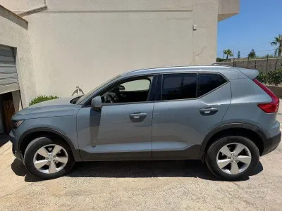 Usata Volvo XC40 Momentum 150 CV (110 kW) 2019 Grigio SUV