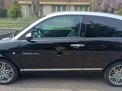 Usata Lancia Ypsilon 60 CV (44 kW) 2008 Nero Utilitaria