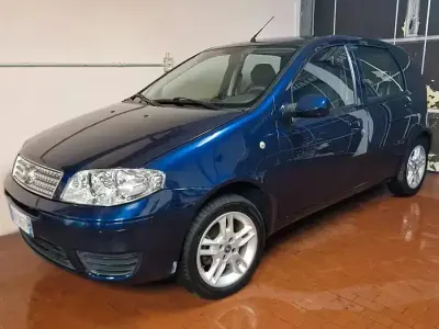 Usata Fiat Punto Active 60 CV (44 kW) 2010 Bluazzurro Utilitaria