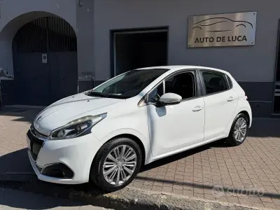 Usata Peugeot 208 Allure 82 CV (60 kW) 2017 Bianco Utilitaria