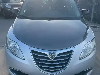 Usata Lancia Ypsilon 95 CV (69 kW) 2011 Grigio Utilitaria