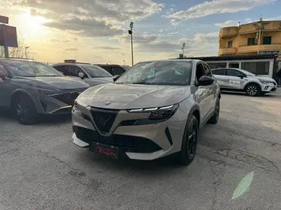 Usata Alfa Romeo Junior 136 CV (100 kW) 2025 Beige SUV