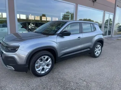 Nuova Jeep Avenger Altitude 101 CV (74 kW) 2026 Grigio scuro SUV