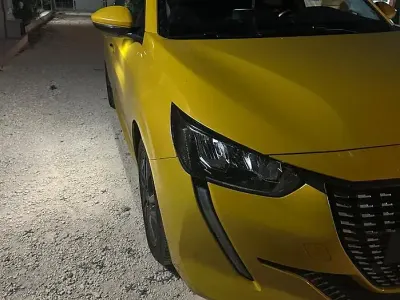 Usata Peugeot 208 102 CV (75 kW) 2021 Giallo Utilitaria