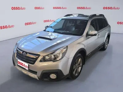 Usado Subaru Outback Trend 150 CV (110 kW) 2014 Plateado Familiar